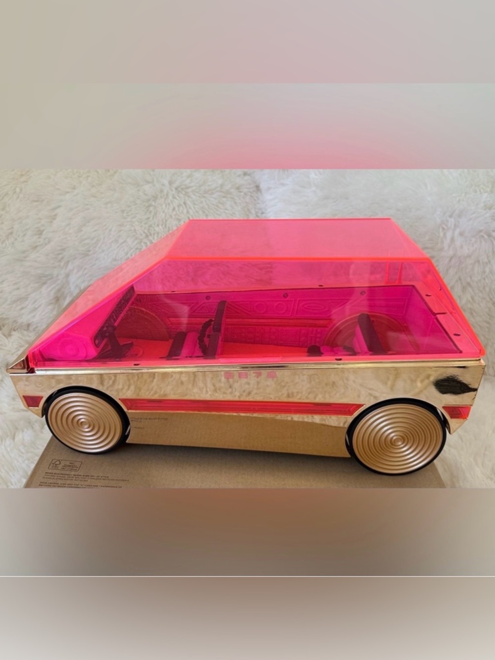 L.O.L. SURPRISE 3-in-1 Party Cruiser Pink OMG Doll Car Pool Dance Floor